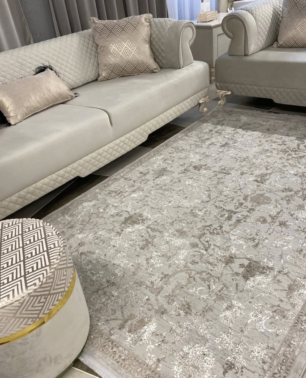 Covor  la metru - model floral cu nuanțe de maro [2]