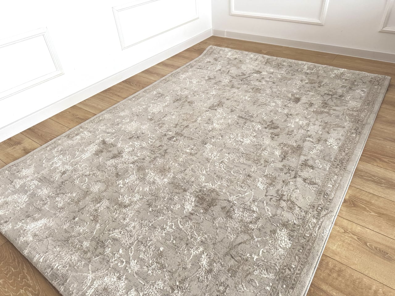 Covor  la metru - model floral cu nuanțe de maro [4]