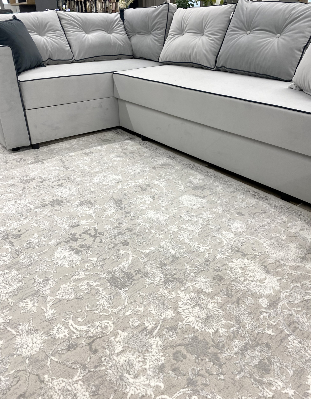 Covor  la metru - model floral cu nuanțe de gri [5]