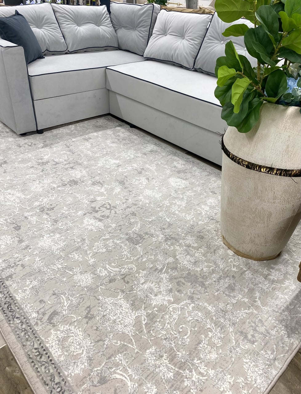 Covor  la metru - model floral cu nuanțe de gri [6]