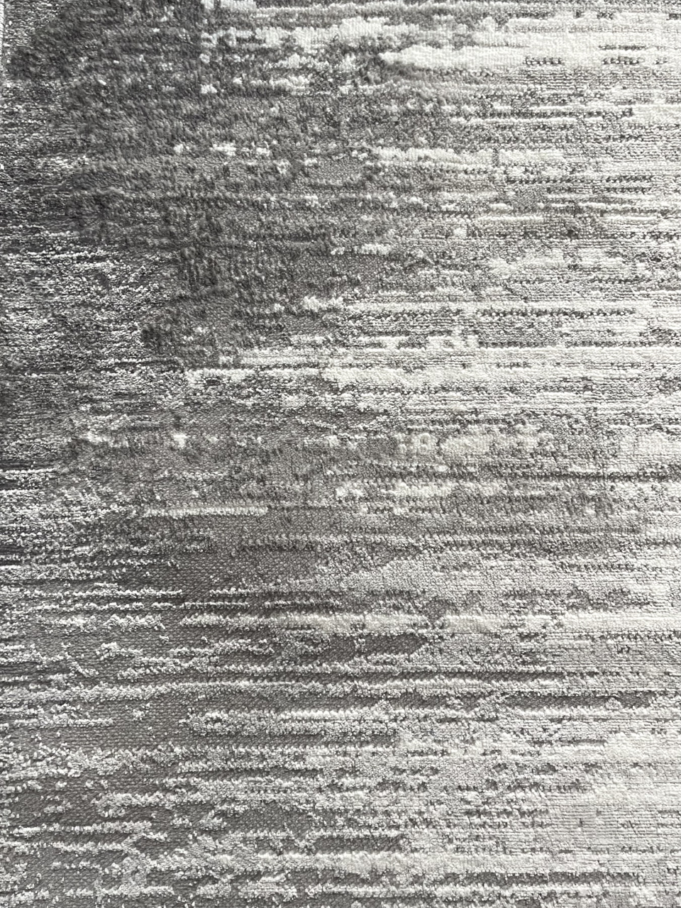 Covor la metru modern gri cu dungi abstracte Defne în living [3]
