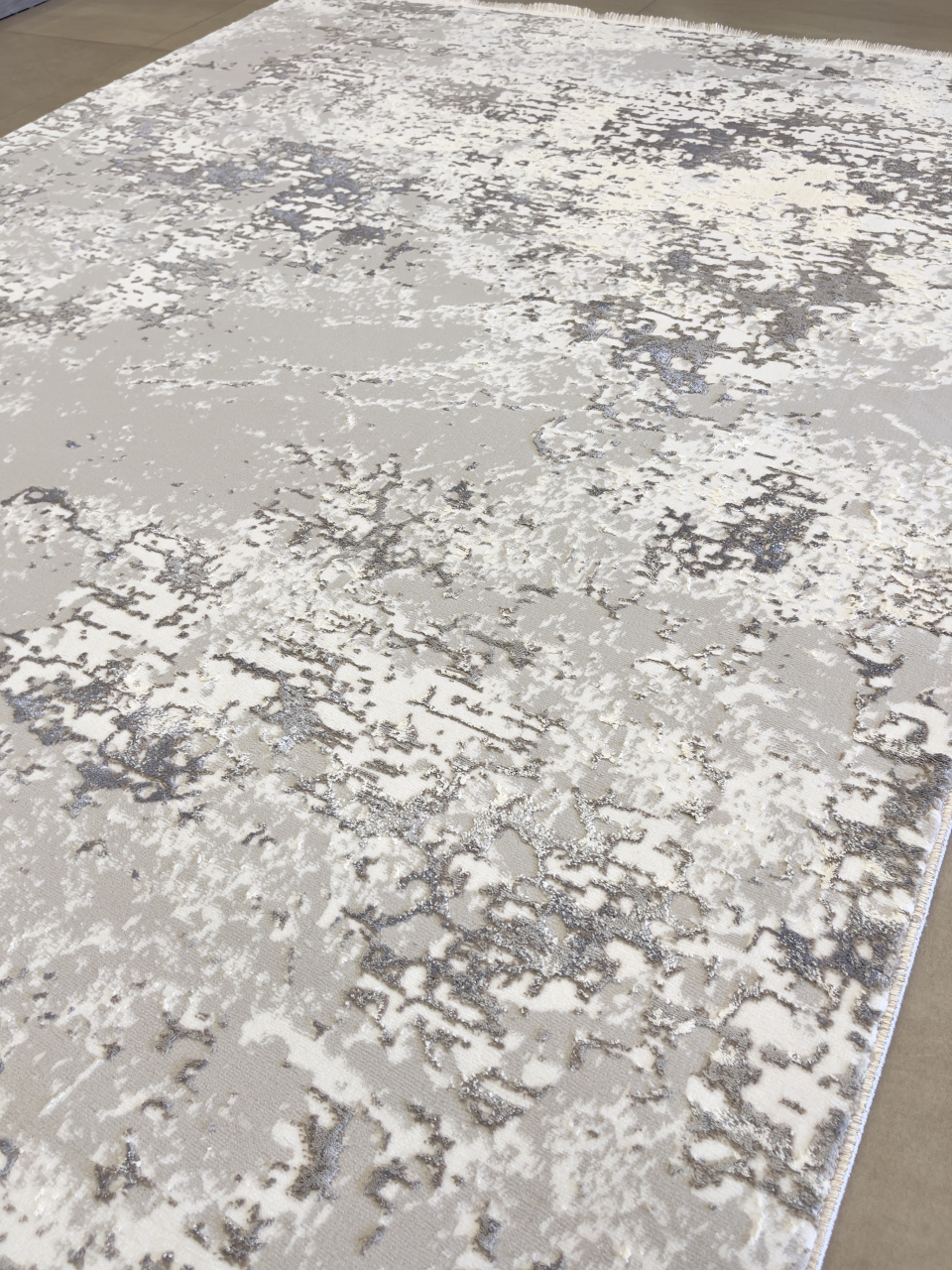 Covor modern în nuanțe de gri și alb  cu efect de patină [2]