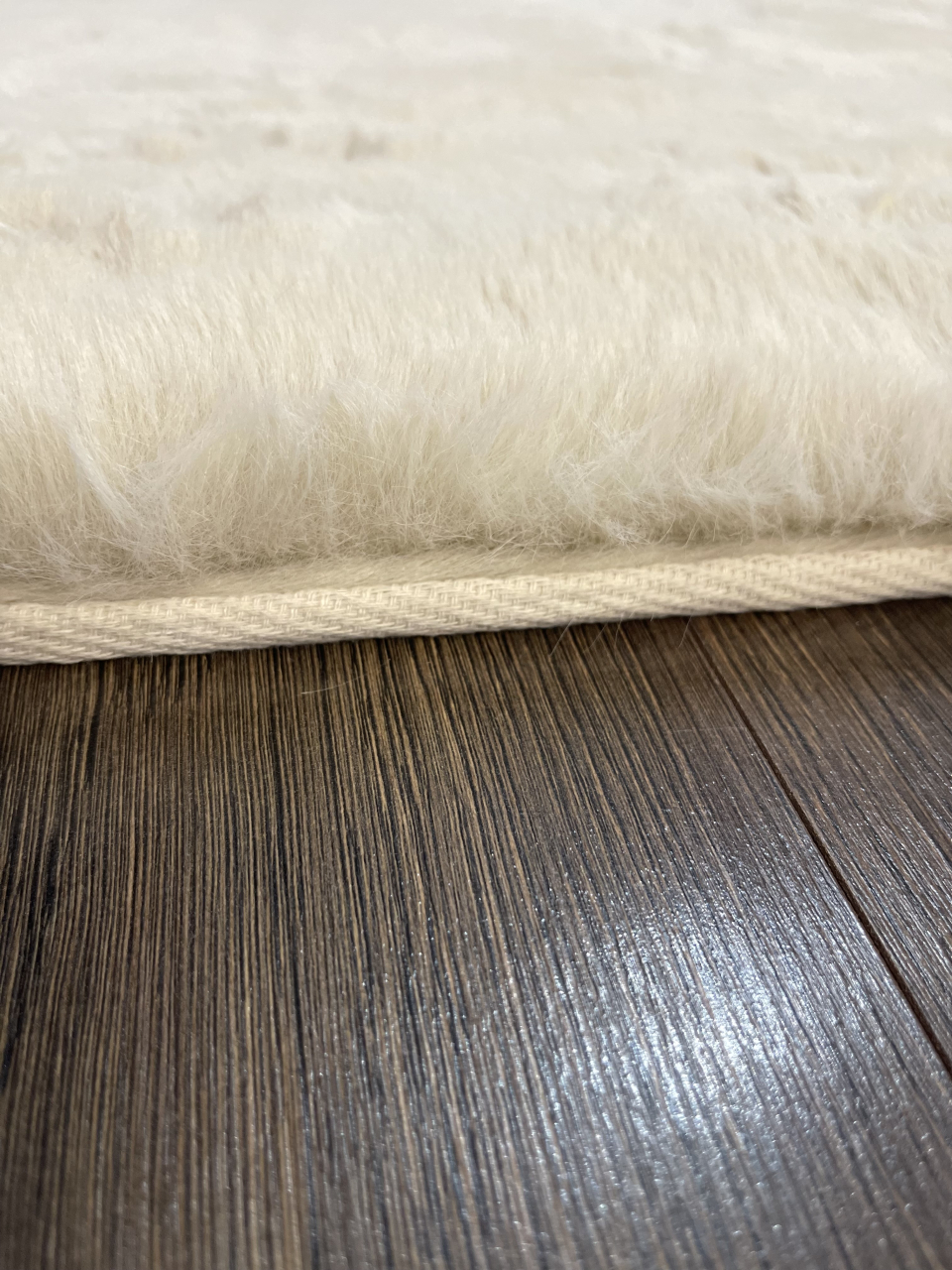 Covor pufos bej living modern [2]