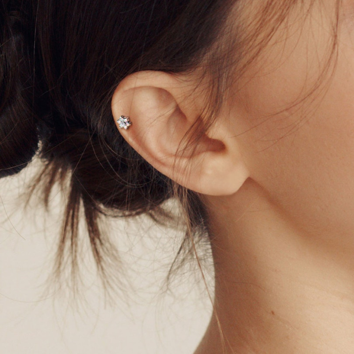 Piercing  push-in din titan cu floare din pietre [3]