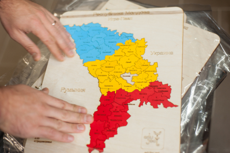 Fabricat în Moldova - Puzzle Harta R. Moldova cu raioane in limba rusa