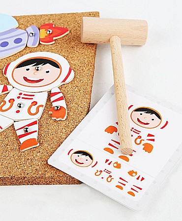 Puzzle Tablă de plută cu pioneze și ciocan [4]