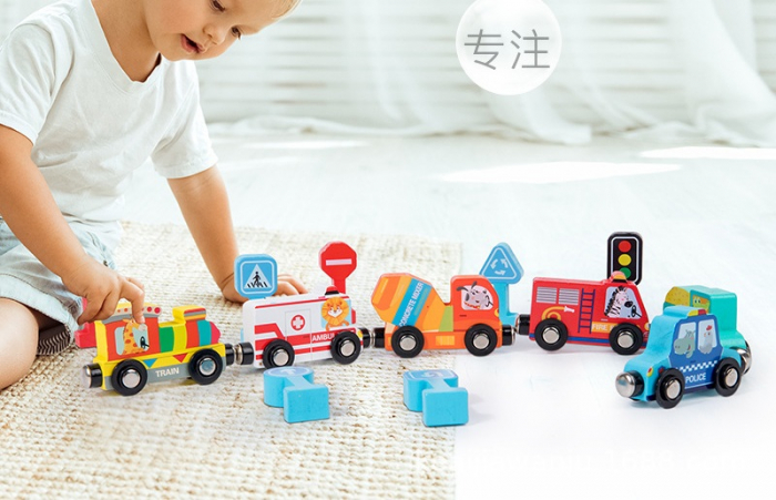 Set interactiv cu vehicule de interventie si indicatoare rutiere, trenulet magnetic si semne rutiere, Traffic Magnetic Teaching Vehicle, 15 piese, 3 ani+, EduJucarii [6]