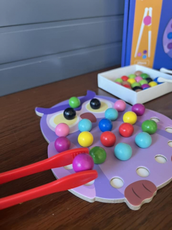Joc educativ Montessori din lemn, Pincer Bead Game, Bufnita, pentru memorie, potrivire si sortare, 3 ani +, EduJucarii [4]