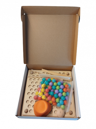 Joc de sortare, indemanare si asociere culori, 77 bile colorate din lemn si accesorii, Joc tip Montessori, 3 ani+ [17]