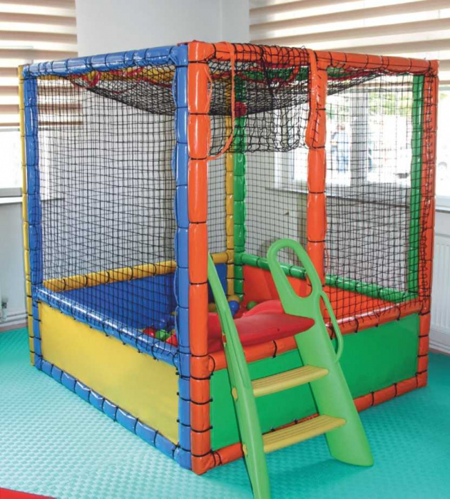 Loc de Joacă cu plasă cu bile [1]