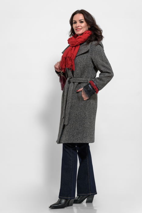 Palton stofa bradut cu accesorii brodate la maneci [2]