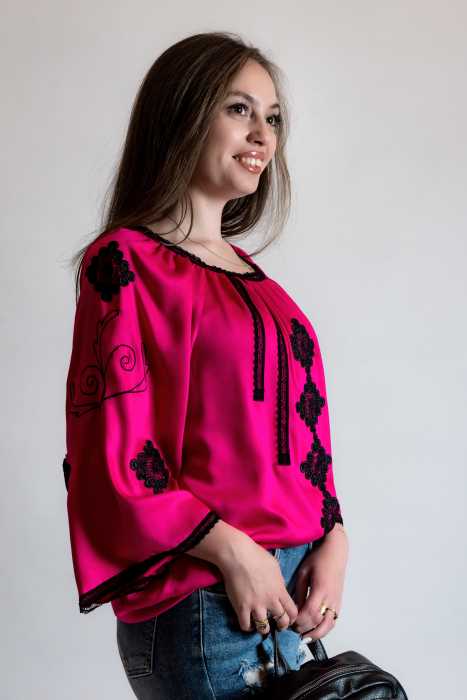Bluza din vascoza cu aplicatii brodate [1]