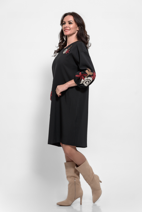 Rochie marime mare cu broderie stilizata [2]