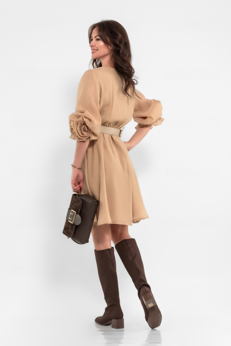 Rochie bej cald  petrecuta cu trandafiri handmade la maneci [2]