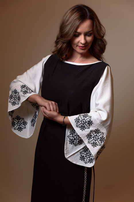 Rochie dubla cu broderii romanesti [2]
