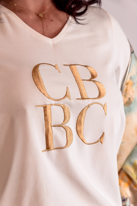 Tricou alb cu broderie bej auriu [2]