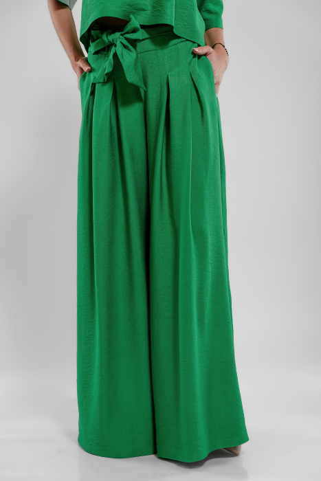 Compleu vascoza verde: pantaloni palazzo cu pliuri si bluza asimetrica cu nasturi la spate [5]