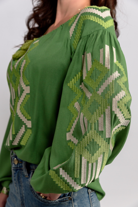 Bluza Effect eleganta verde cu broderie bogata in nuante de verde si bej [3]