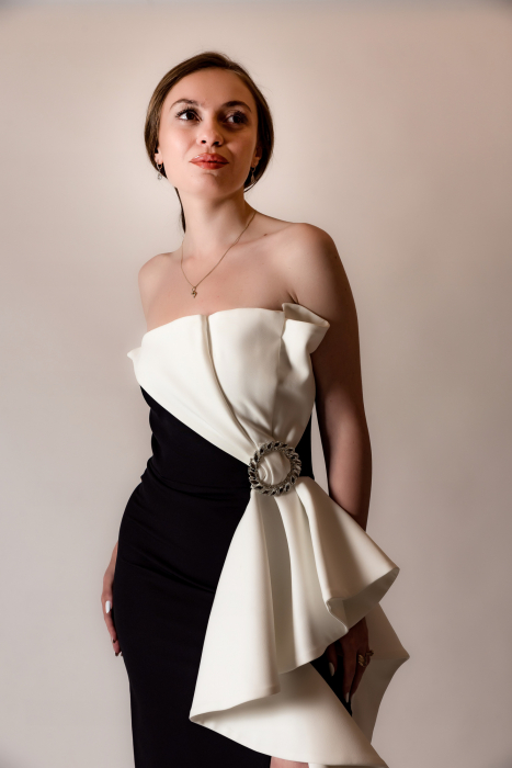 Rochie premium de ocazie cu accesoriu supradimensionat [3]