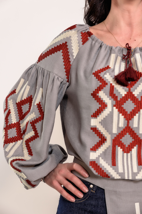 Bluza cu broderie in nuante de burgundy si ivory [3]