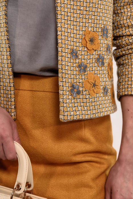 Sacou Effect stofa impletita cu carouri, in nuante de mustar, ivory si gri, accesorizat cu floricele hand made [4]