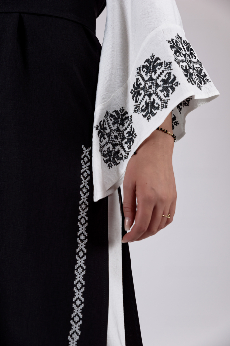 Rochie dubla cu broderii romanesti [3]