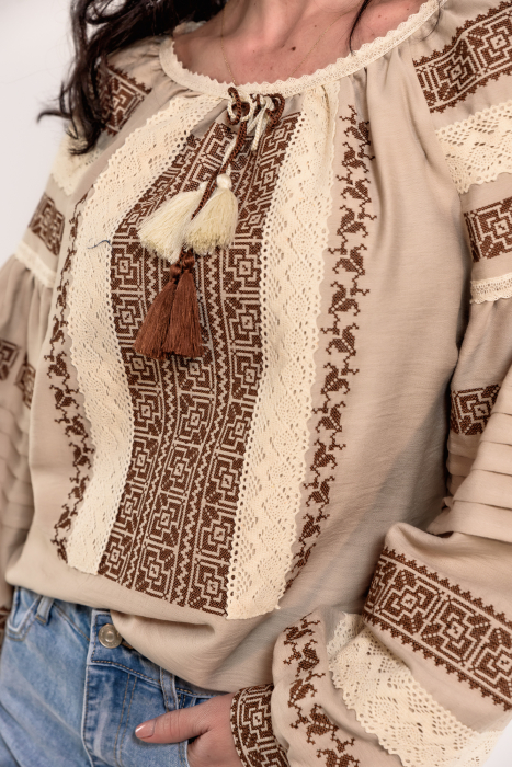 Bluza Effect tip ie cu broderie maro si dantela din bumbac crem [3]