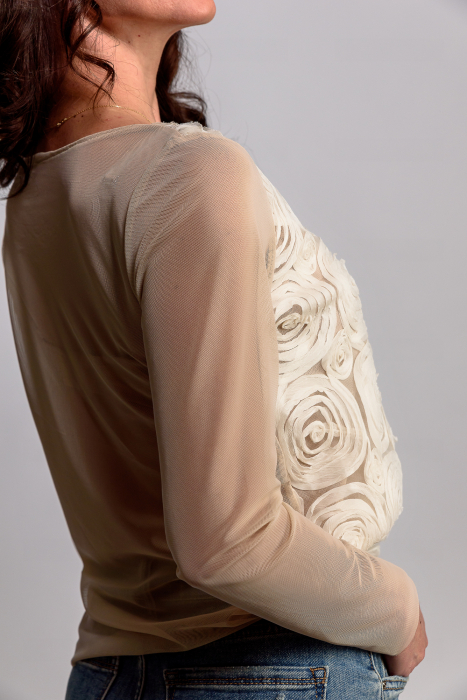 Bluza eleganta bej din dantela [3]