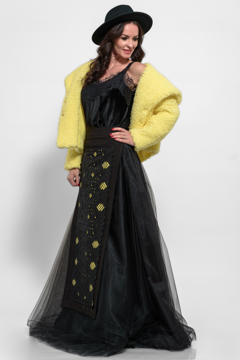 Fota bumbac brodat negru pe suport galben [2]