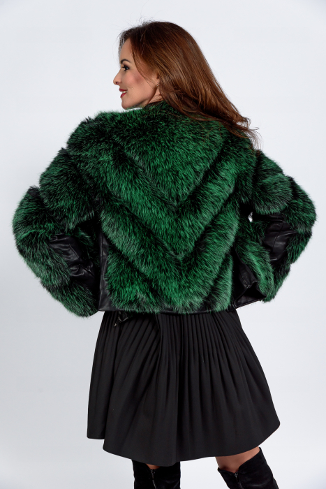 Blanita cu fir lung verde [2]