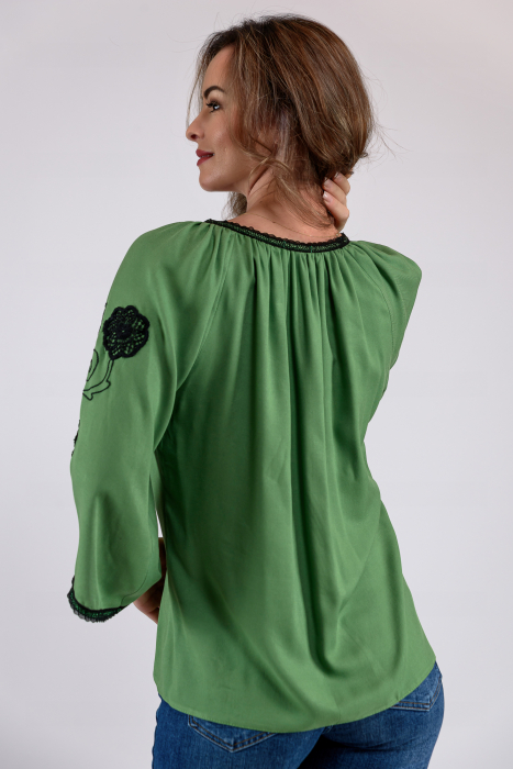 Bluza din panza cu broderie si flori aplicate [2]