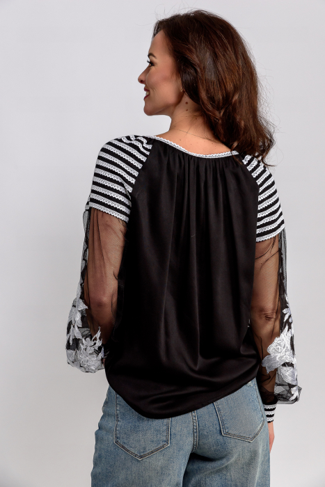 Bluza Effect neagra pretioasa cu broderii si dantela [4]