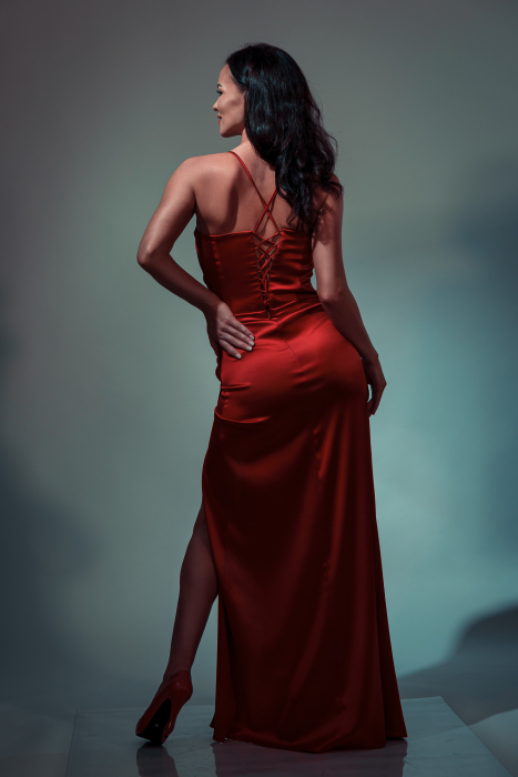 Rochie lunga  din tafta  rosu intens cu inchidere tip corset si slit adanc  pe picior [5]