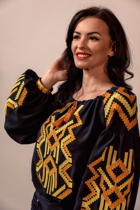 Bluza cu broderie in nuante de galben si mustar [2]