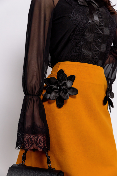 Fusta Effect catifea mustar cu flori satinate handmade [3]