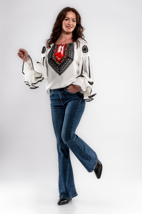 Bluza Effect tip ie cu aplicatii brodate si dantela de bumbac [2]