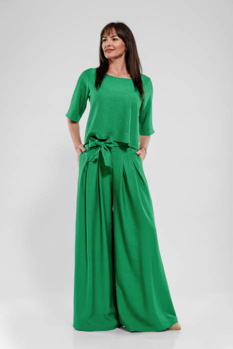 Compleu vascoza verde: pantaloni palazzo cu pliuri si bluza asimetrica cu nasturi la spate [1]