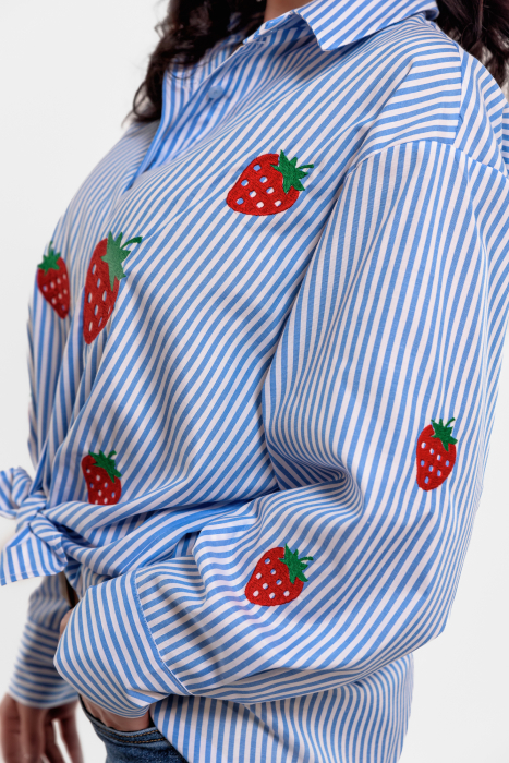 Camasa cu dungi bleu-alb, capsuni brodate [4]