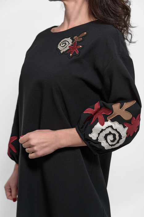 Rochie marime mare cu broderie stilizata [4]