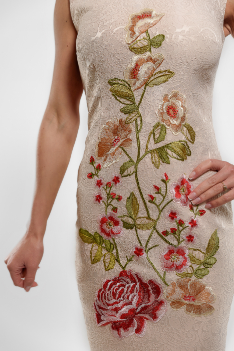 Rochie  Effect brocart bej-roz cu aplicatii flori brodate [2]