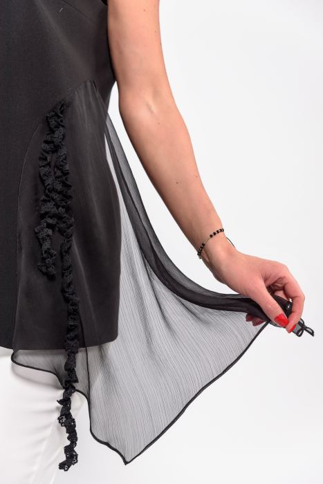 Vesta neagra Effect accesorizata cu flori 3d handmade [5]