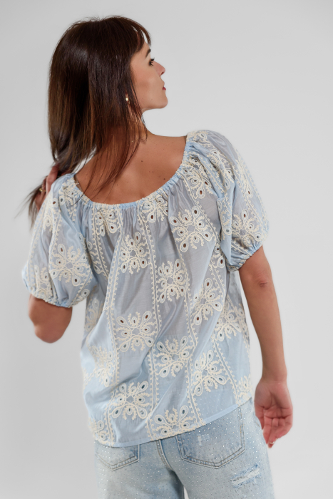 Bluza  vascoza  sidefata bleu  cu broderie englezeasca crem [3]