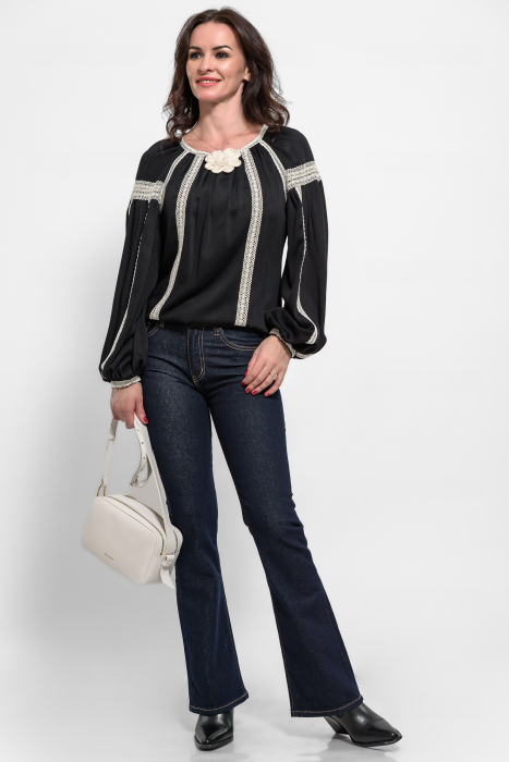 Bluza neagra cu aplicatii dantela bumbac [1]