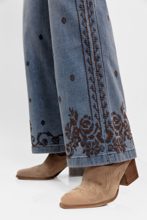 Blugi cu broderie maro [4]