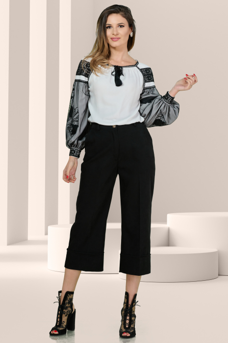Bluza Effect alba brodata cu motive traditionale si tul negru [2]