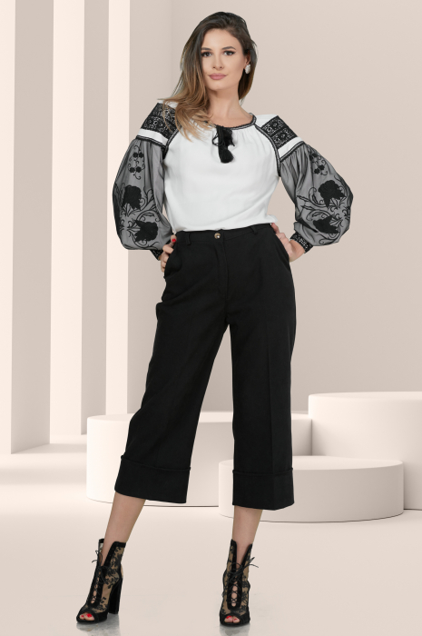 Bluza Effect alba brodata cu motive traditionale si tul negru [1]
