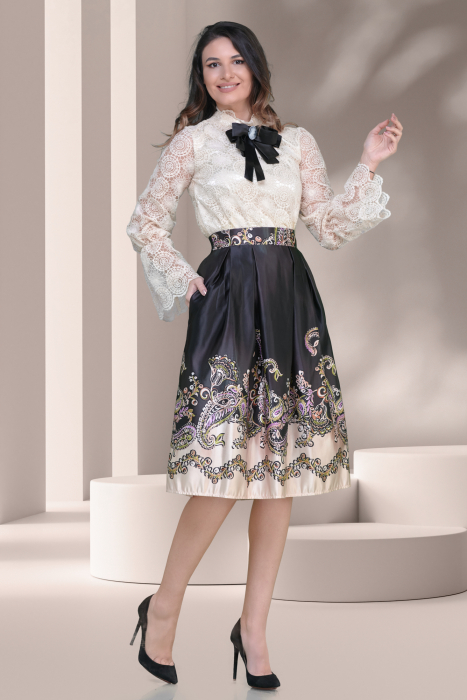 Bluza Effect eleganta crem cu funda si camee [4]
