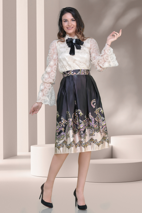 Bluza Effect eleganta crem cu funda si camee [2]