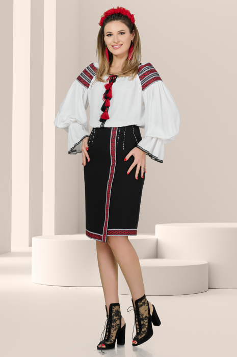 Bluza Effect gen ie traditionala alba cu broderie si ciucuri [1]