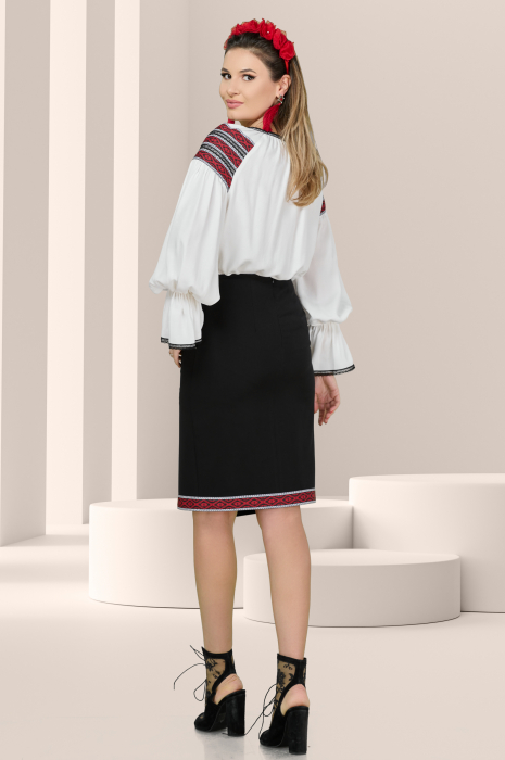 Bluza Effect gen ie traditionala alba cu broderie si ciucuri [3]